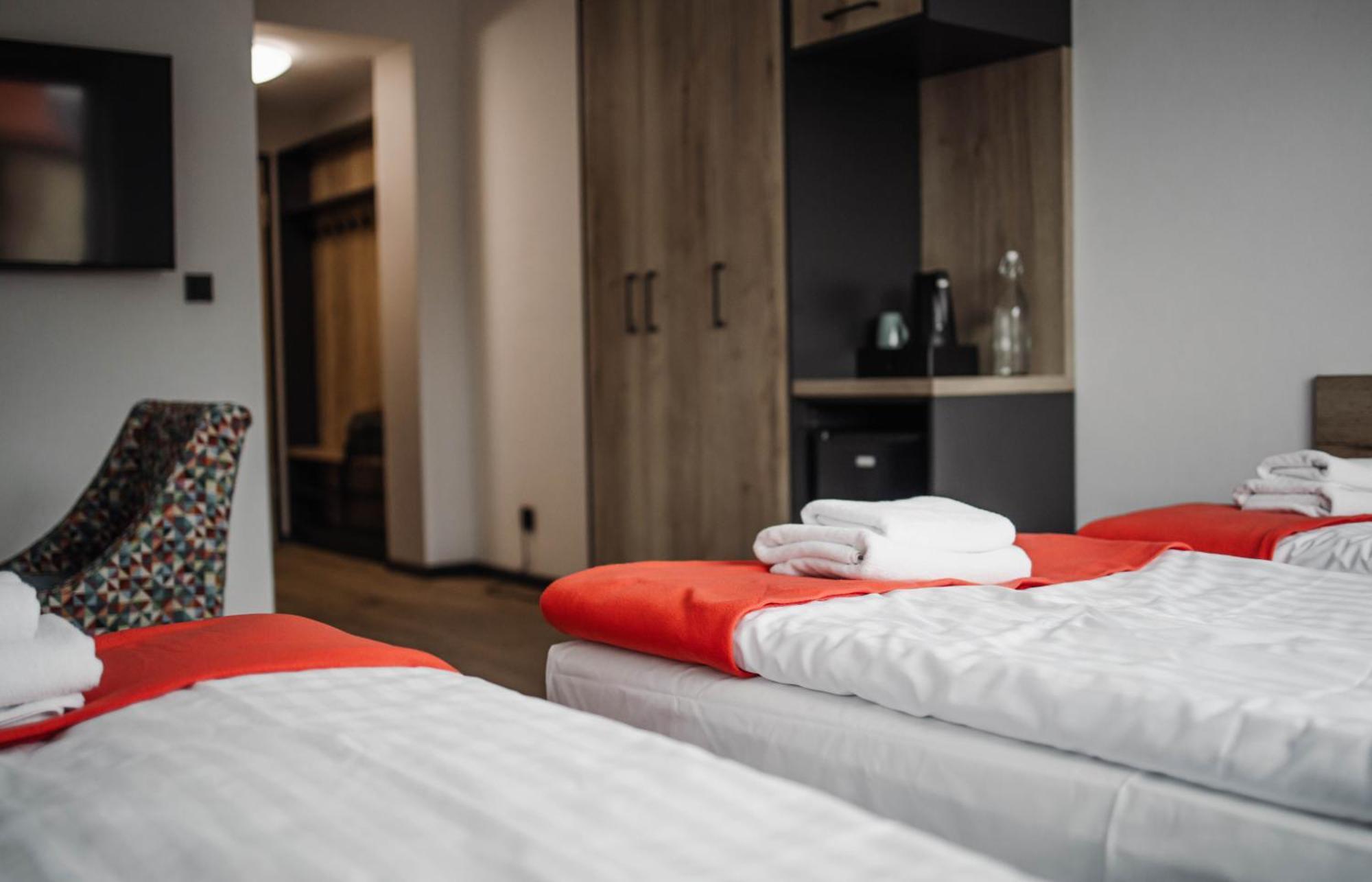 Jura Hotel Osiek Олькуш Экстерьер фото